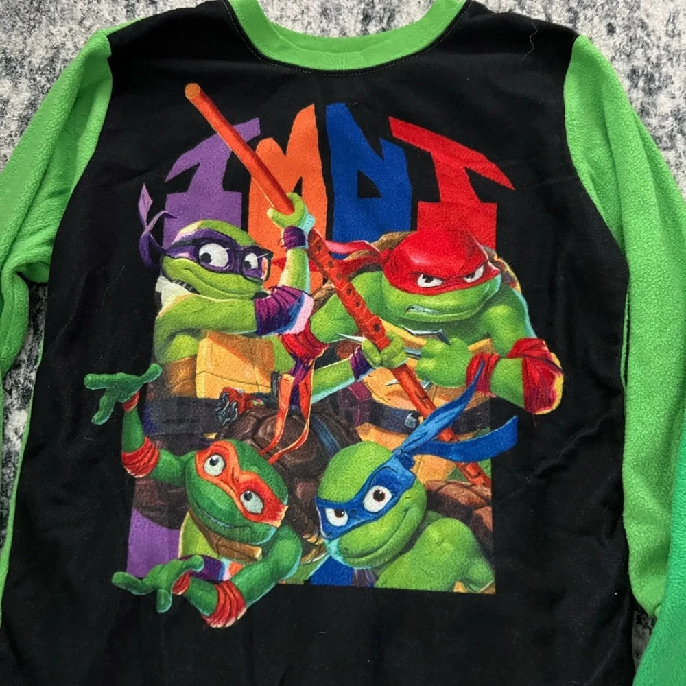 Kids Green and Black TMNT & Jurassic Park Pajama Sets‎ M (8)